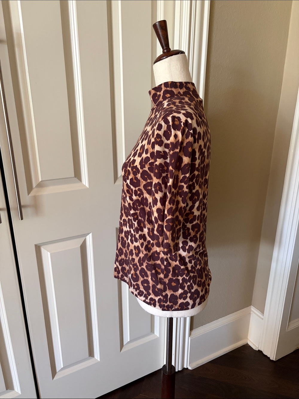 NWT Ann Taylor Animal Print Mock Neck Top in Brown and Tan L - Picture 5 of 8